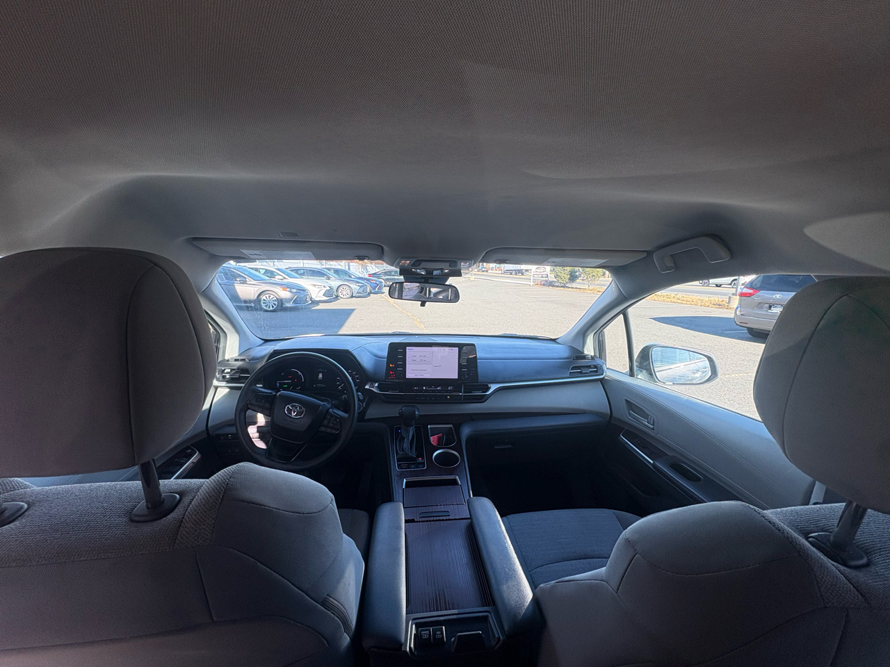 Toyota Sienna LE FWD 8-Passenger (Natl) 2024