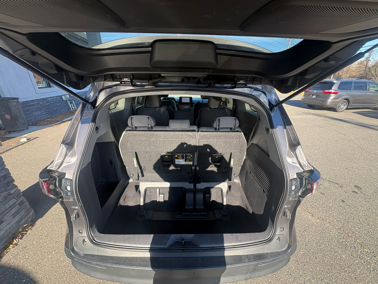 Toyota Sienna LE FWD 8-Passenger (Natl) 2024