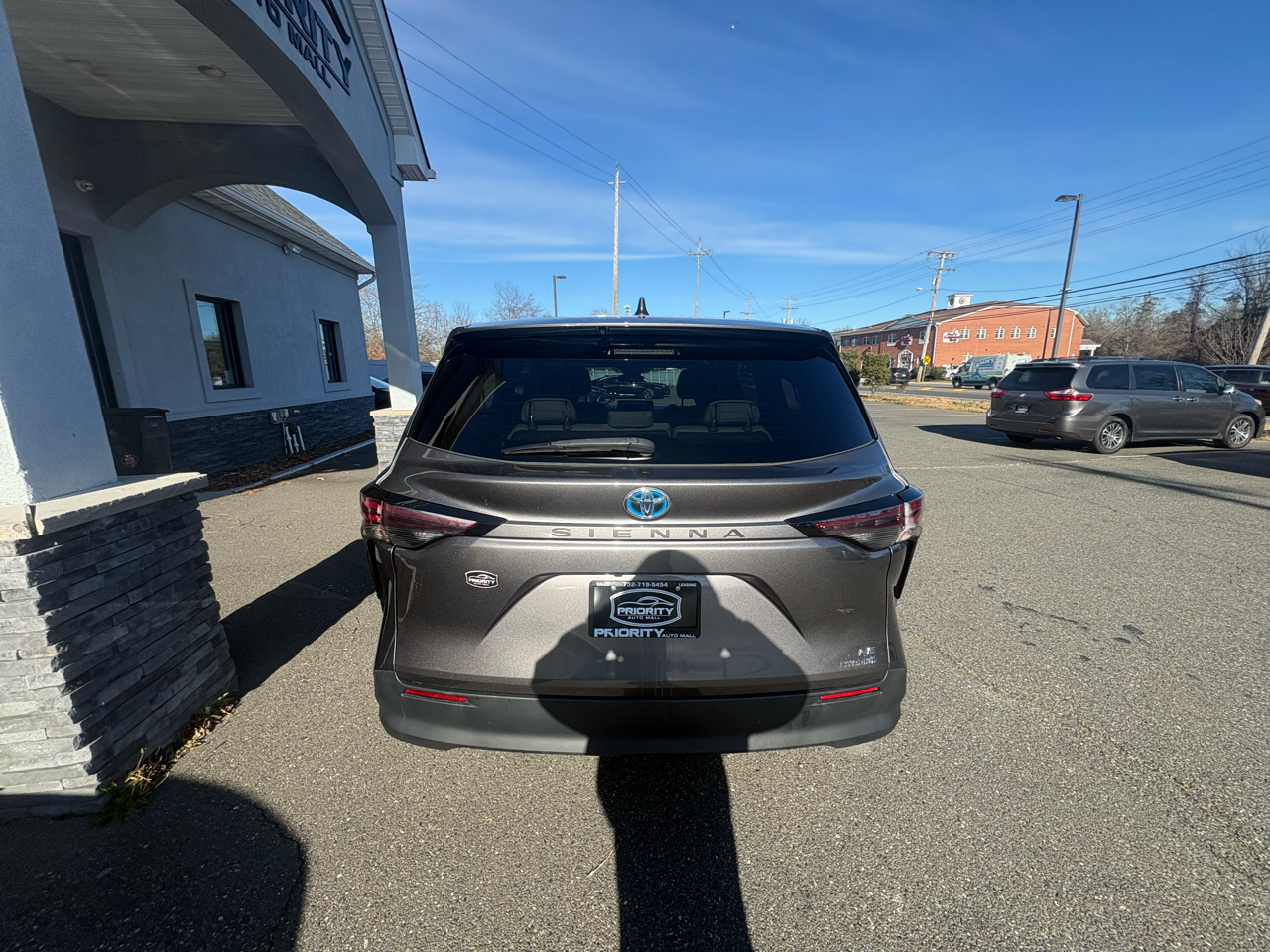 Toyota Sienna LE FWD 8-Passenger (Natl) 2024