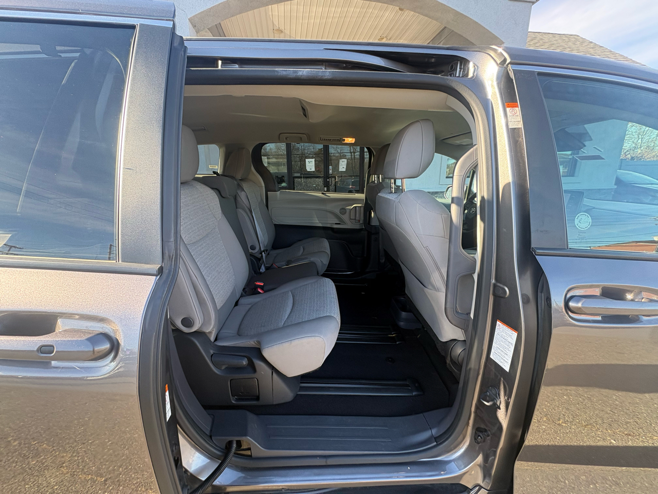 Toyota Sienna LE FWD 8-Passenger (Natl) 2024