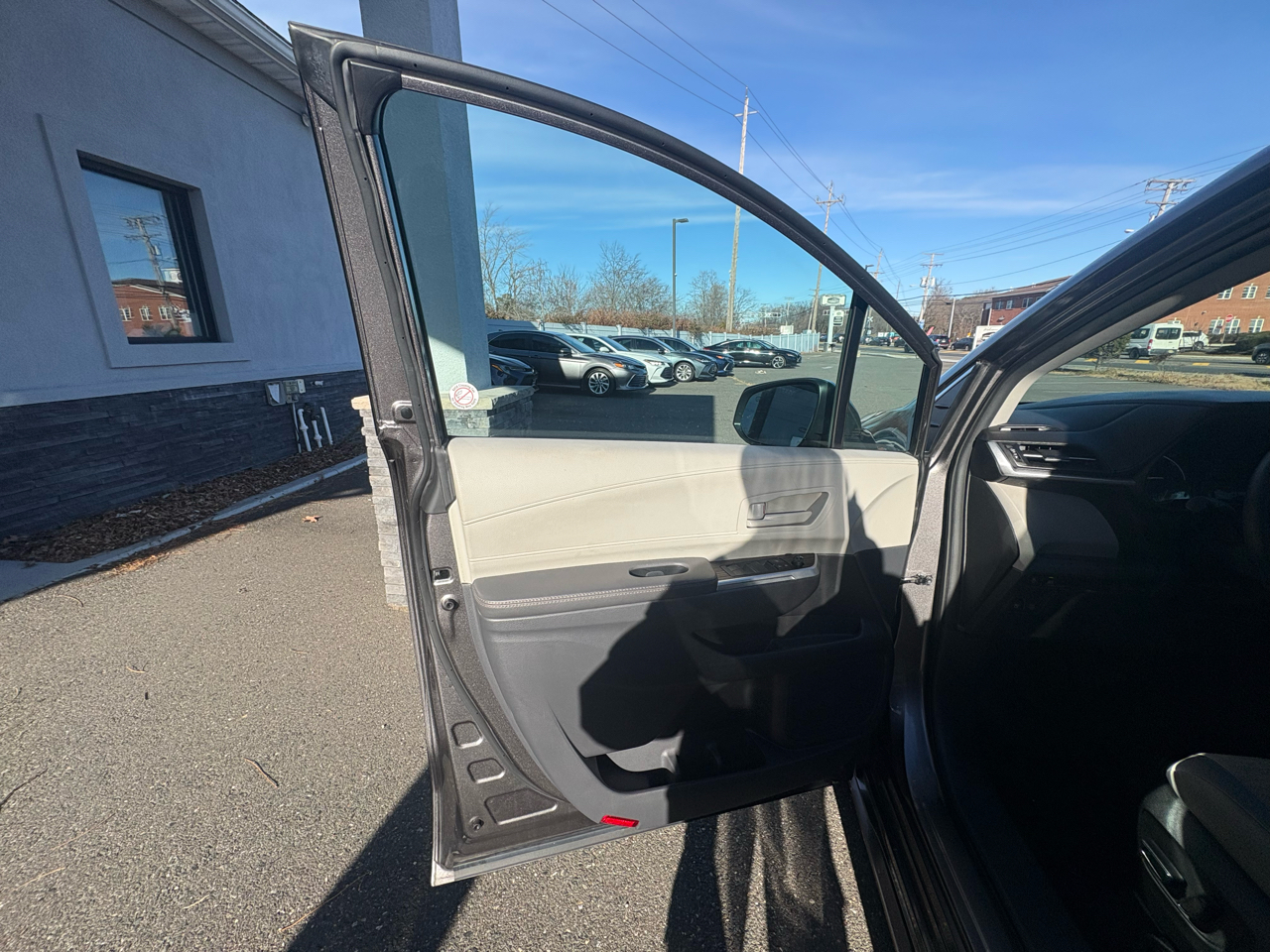 Toyota Sienna LE FWD 8-Passenger (Natl) 2024