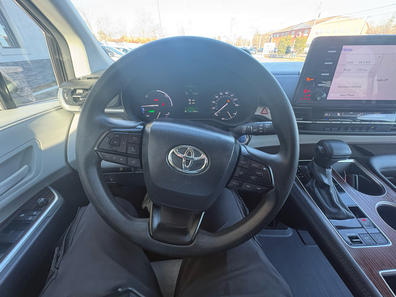 Toyota Sienna LE FWD 8-Passenger (Natl) 2024