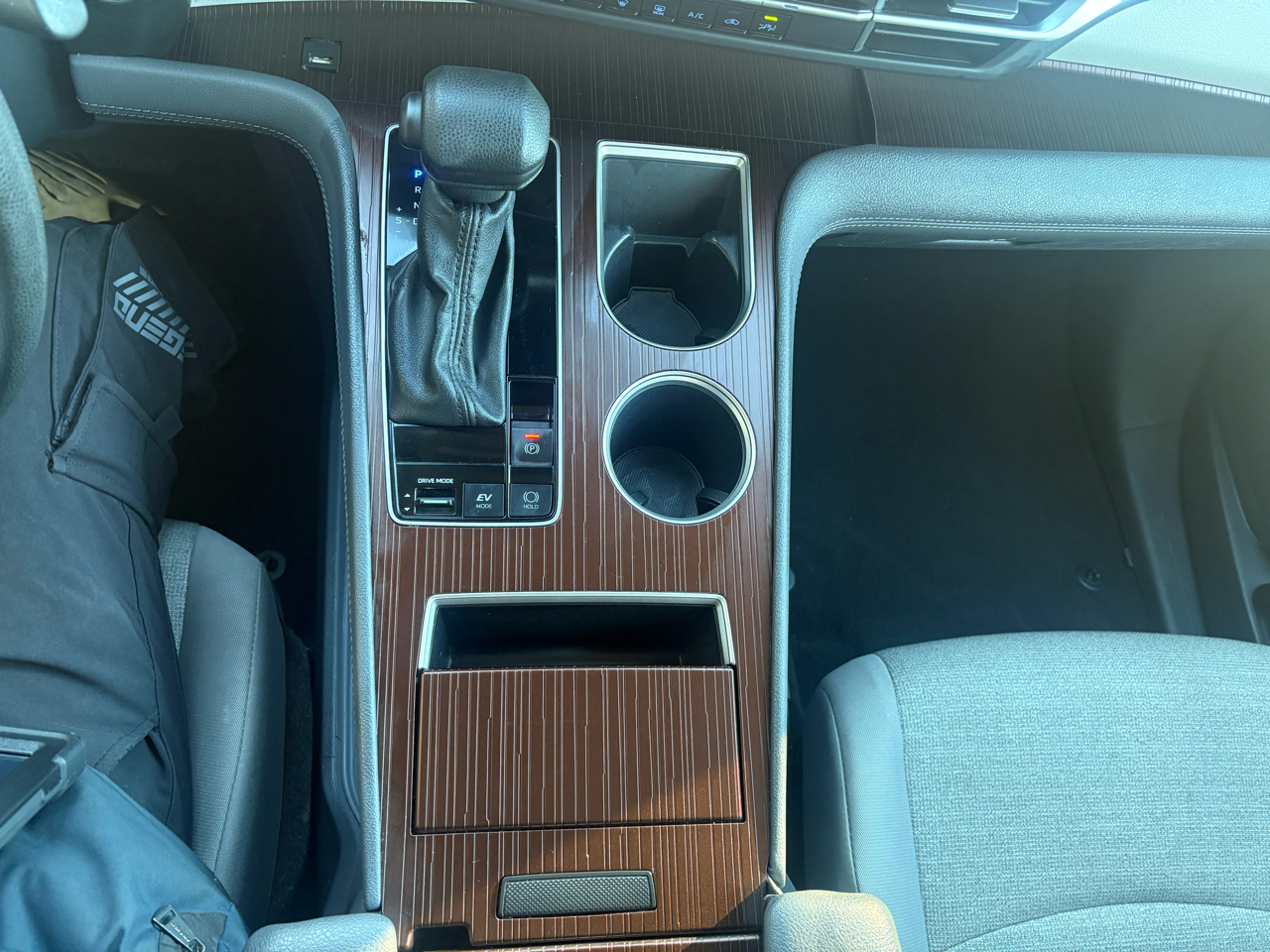 Toyota Sienna LE FWD 8-Passenger (Natl) 2024