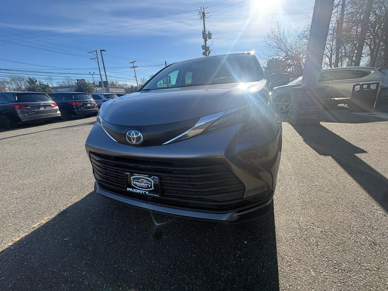 Toyota Sienna LE FWD 8-Passenger (Natl) 2024