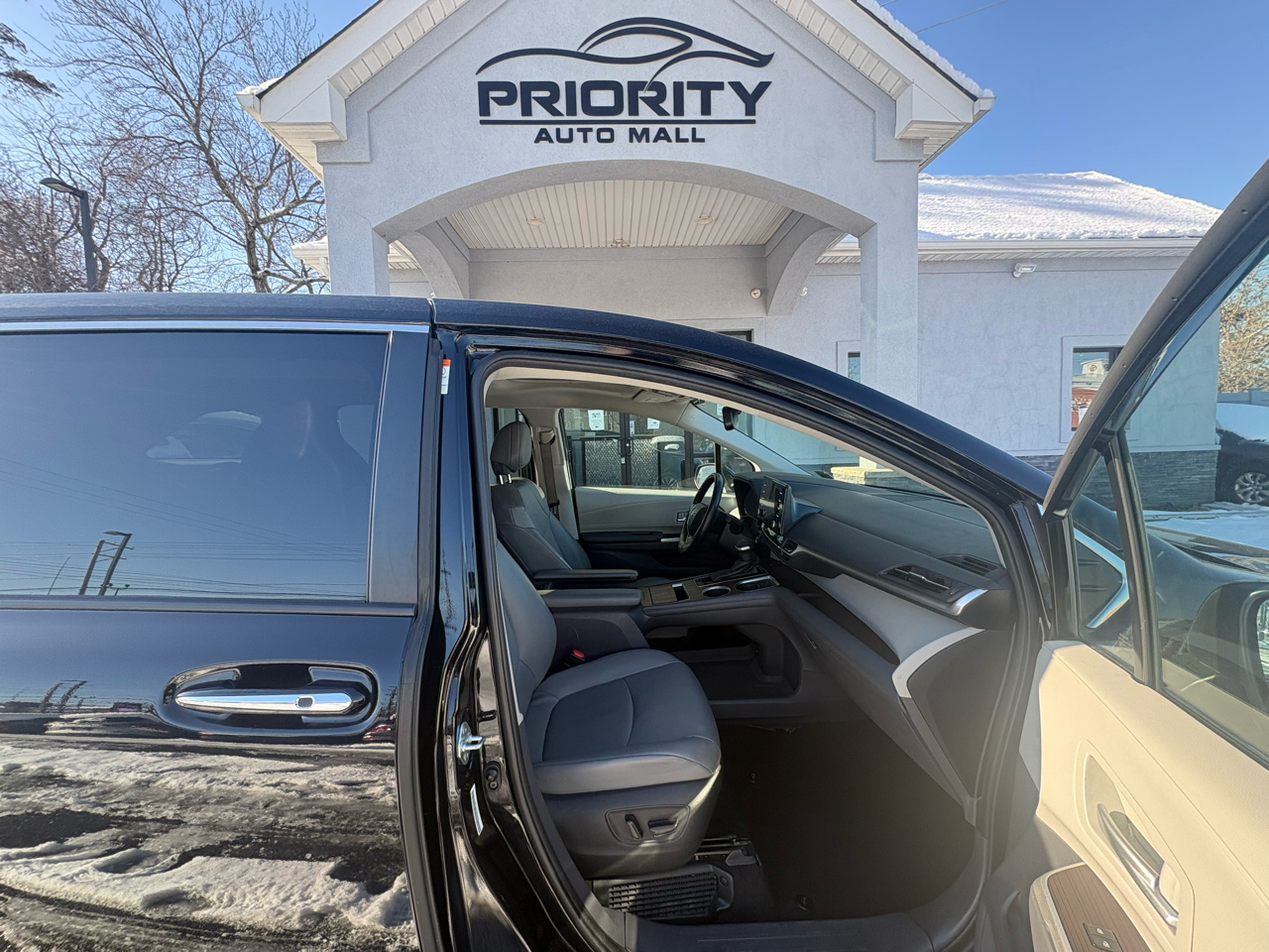 Toyota Sienna XLE FWD 8-Passenger (Natl) 2022