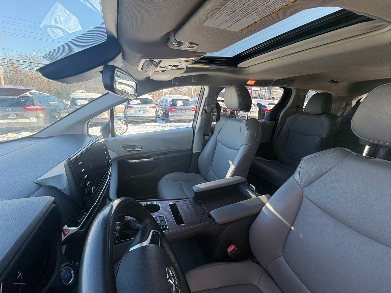 Toyota Sienna XLE FWD 8-Passenger (Natl) 2022