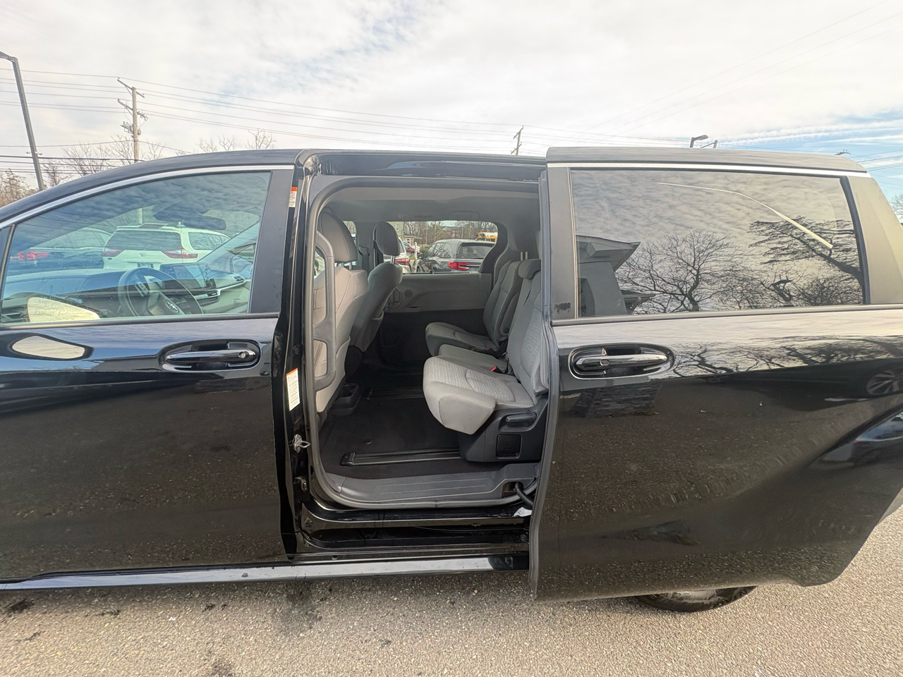 Toyota Sienna LE FWD 8-Passenger (Natl) 2024