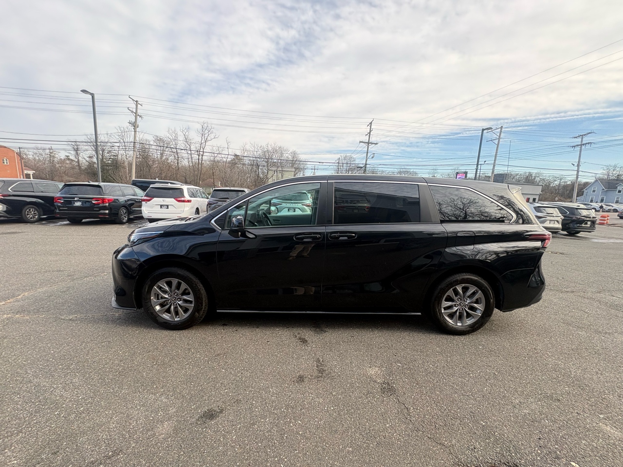 Toyota Sienna LE FWD 8-Passenger (Natl) 2024