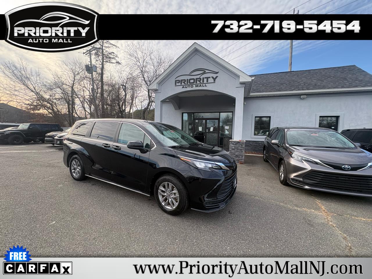 Toyota Sienna LE FWD 8-Passenger (Natl) 2024