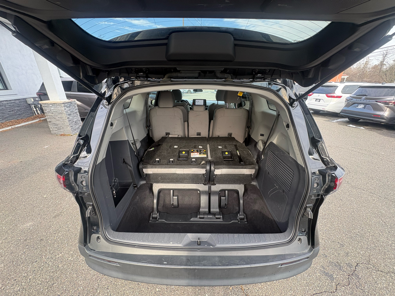 Toyota Sienna LE FWD 8-Passenger (Natl) 2024