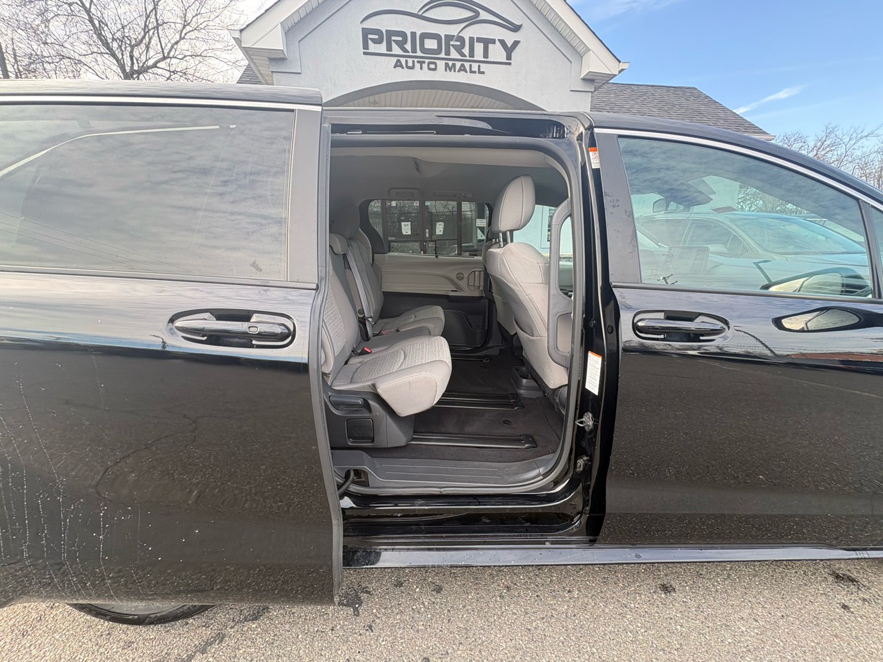 Toyota Sienna LE FWD 8-Passenger (Natl) 2024