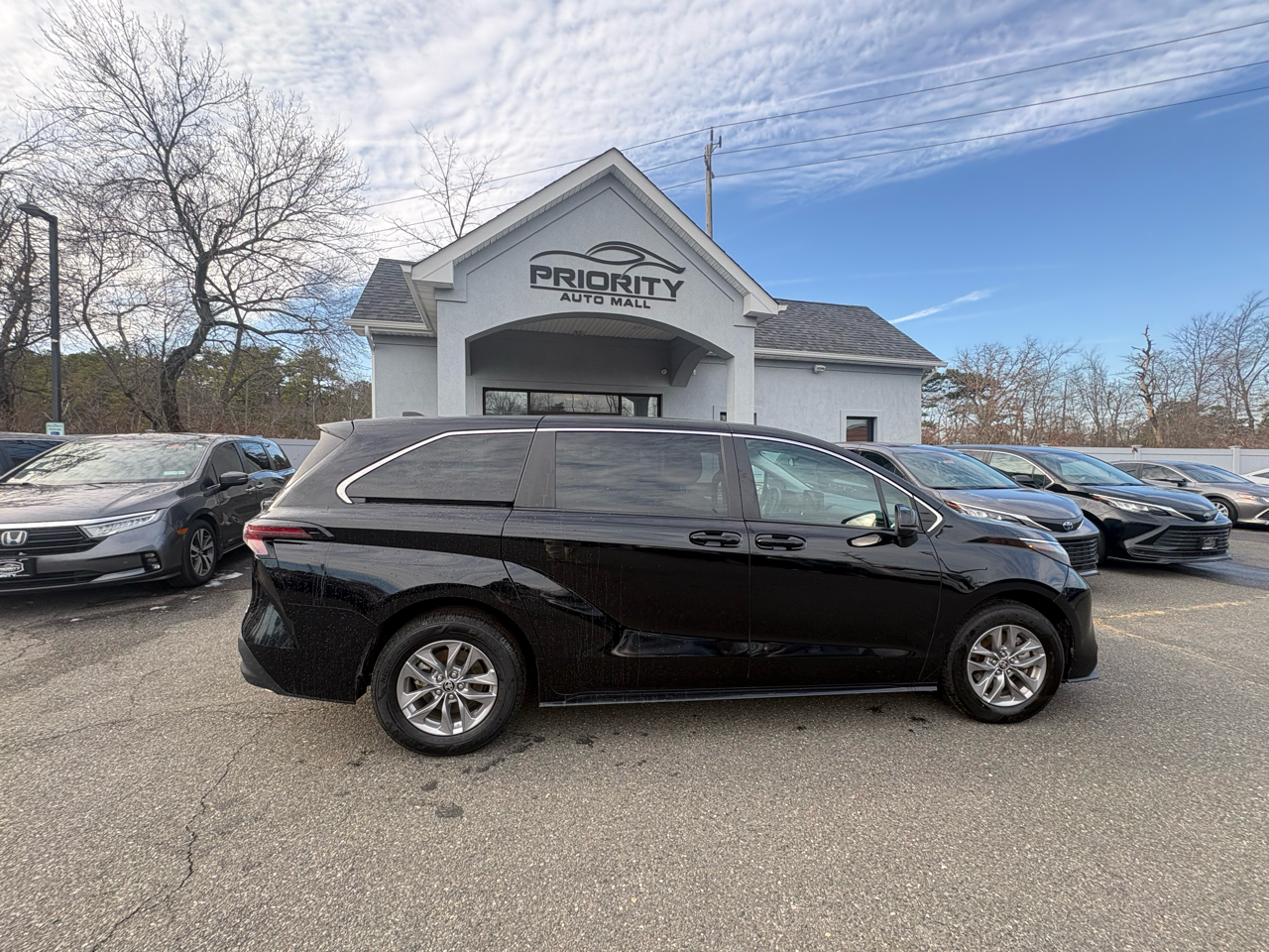 Toyota Sienna LE FWD 8-Passenger (Natl) 2024
