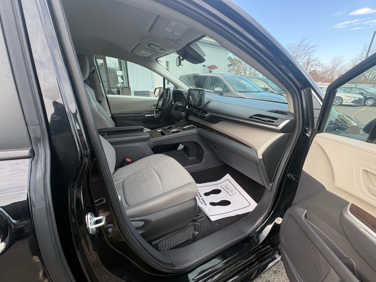 Toyota Sienna LE FWD 8-Passenger (Natl) 2024