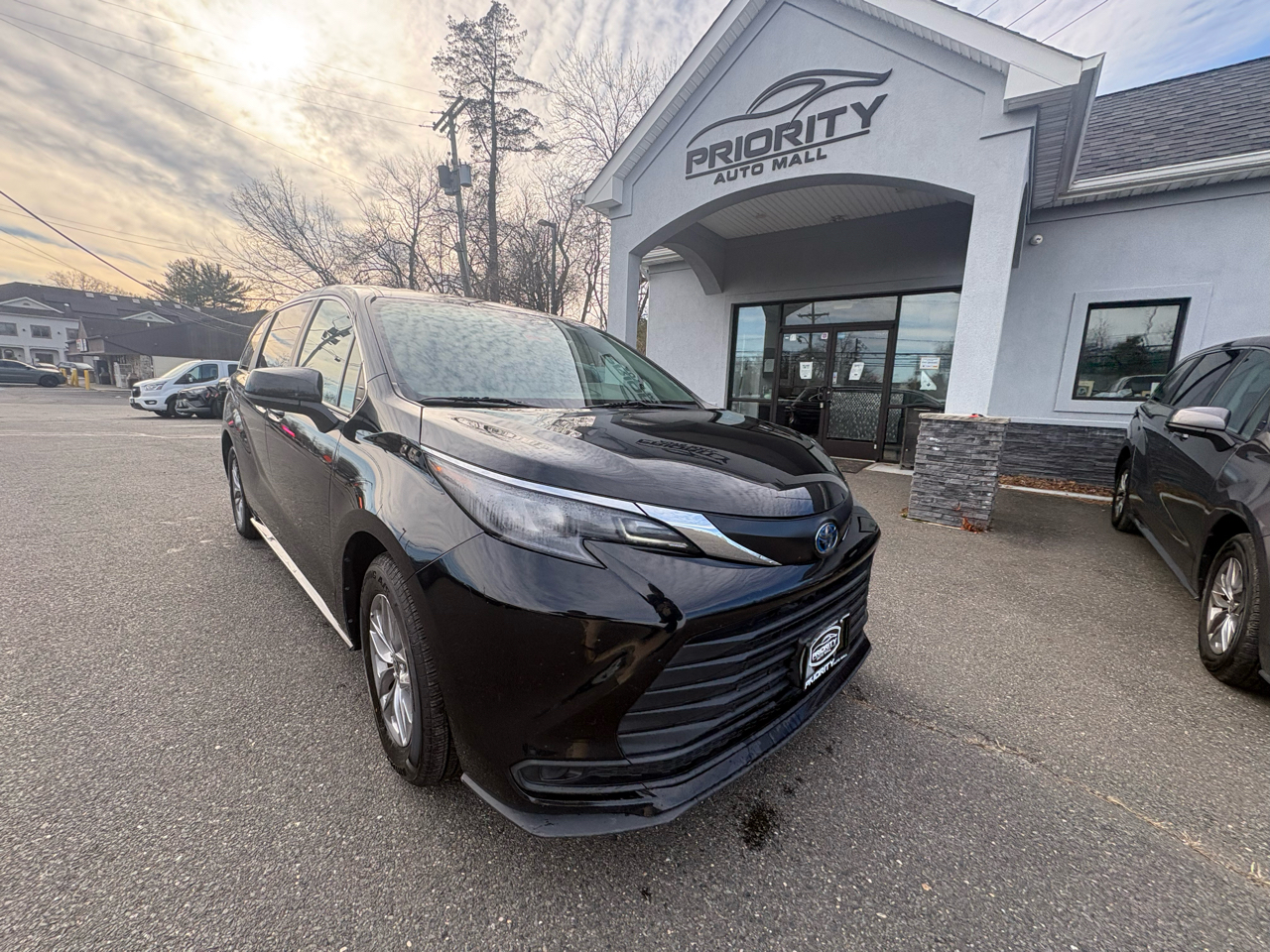 Toyota Sienna LE FWD 8-Passenger (Natl) 2024