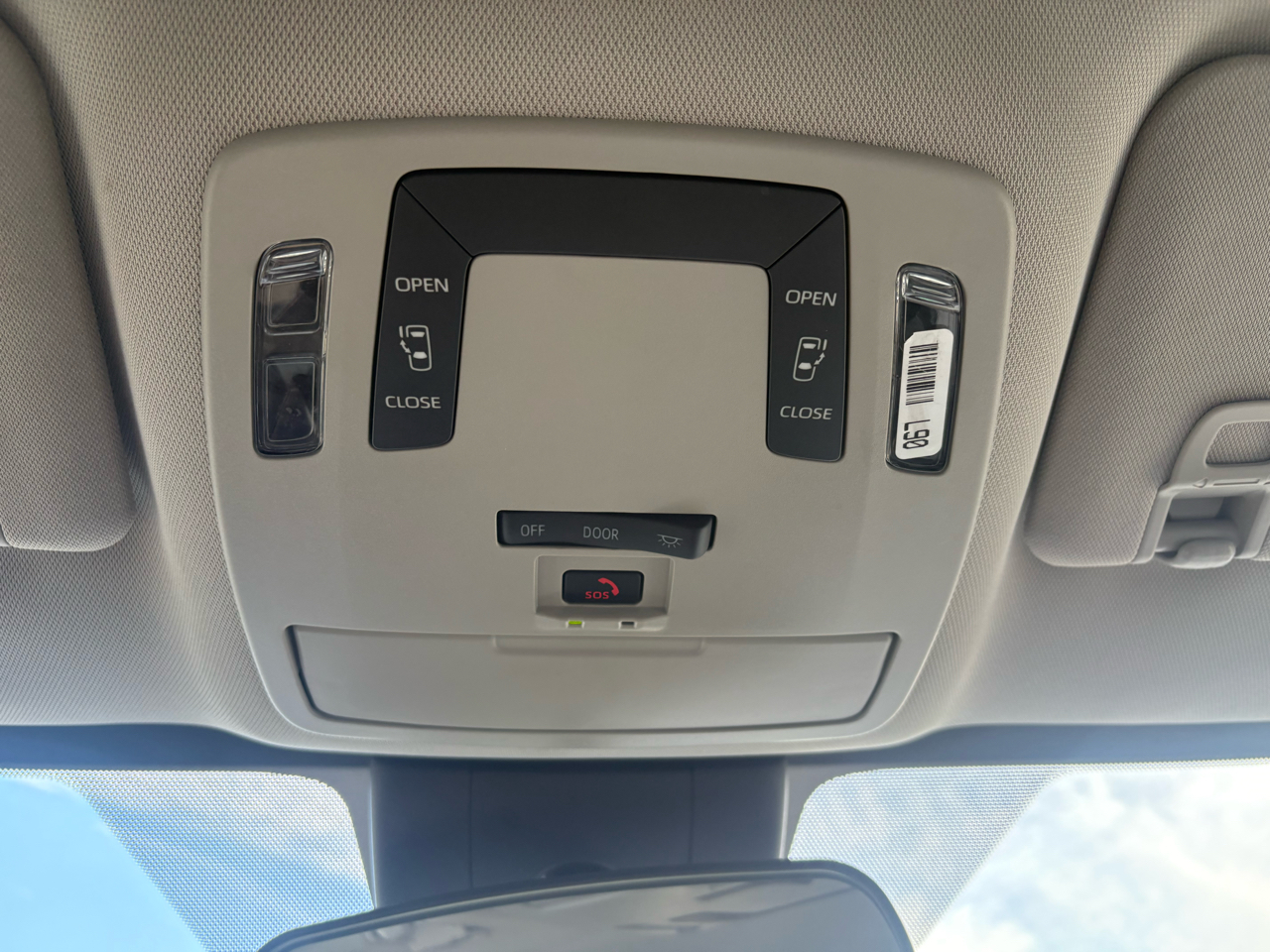 Toyota Sienna LE FWD 8-Passenger (Natl) 2024