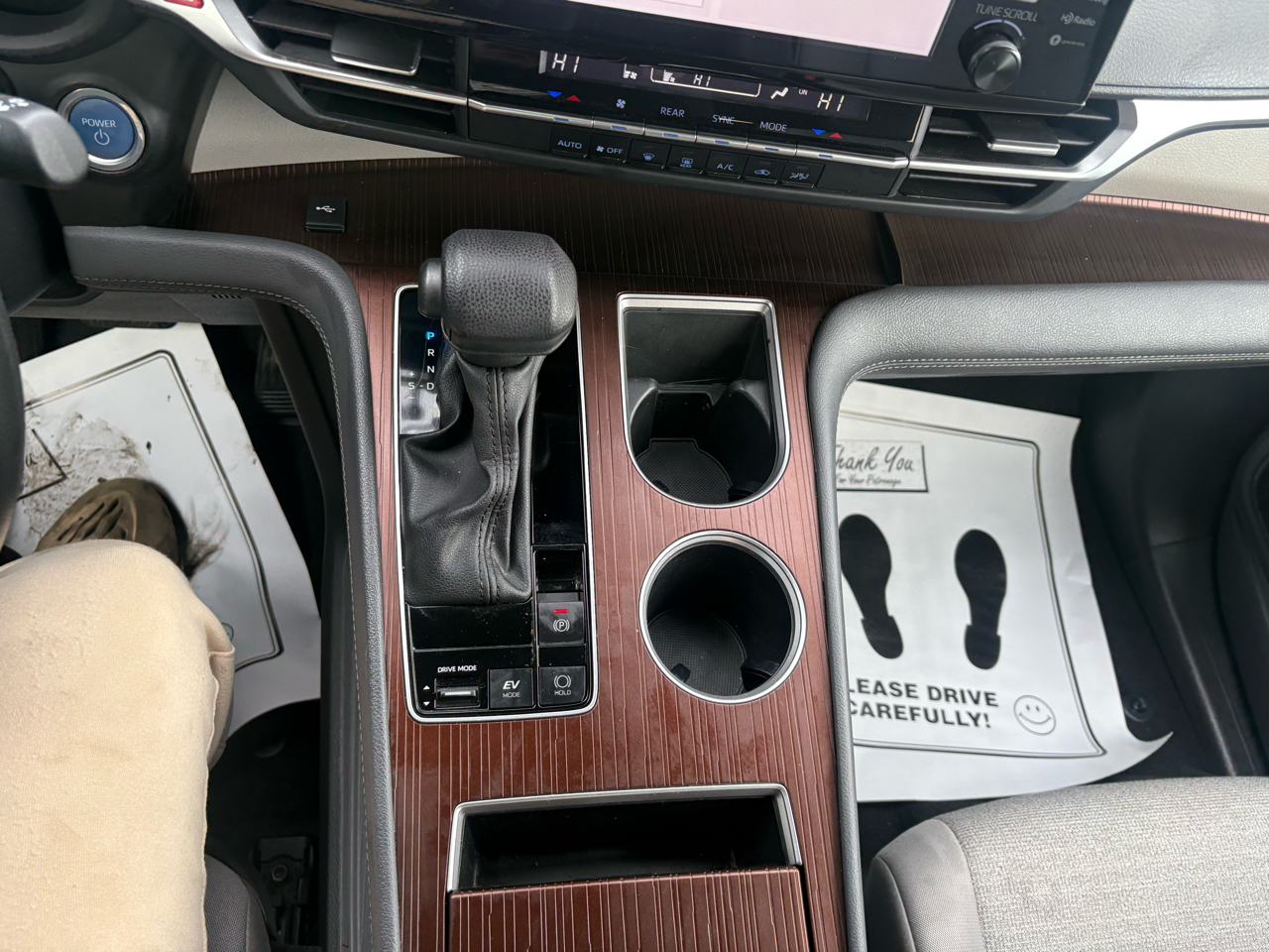 Toyota Sienna LE FWD 8-Passenger (Natl) 2024