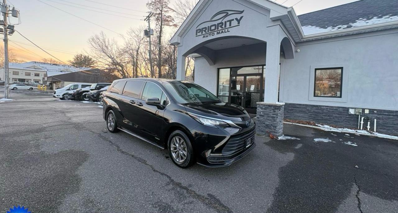Toyota Sienna LE FWD 8-Passenger (Natl) 2024