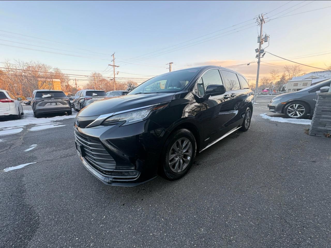 Toyota Sienna LE FWD 8-Passenger (Natl) 2024
