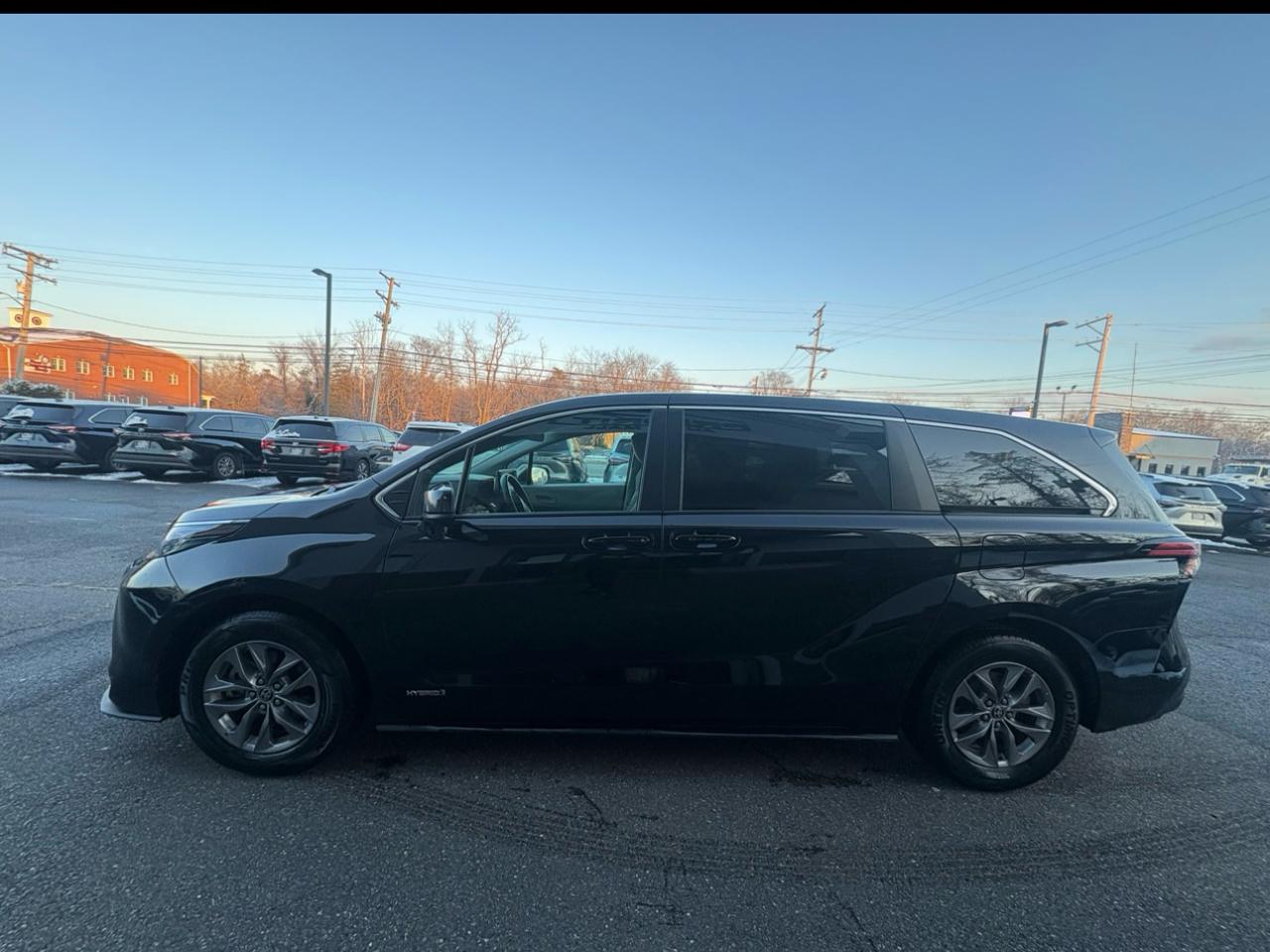 Toyota Sienna LE FWD 8-Passenger (Natl) 2024