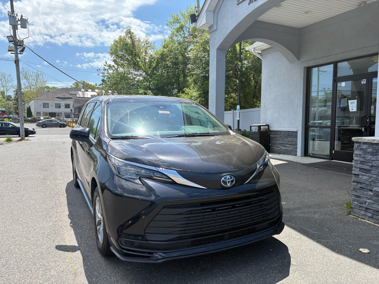 Toyota Sienna LE FWD 8-Passenger (Natl) 2024