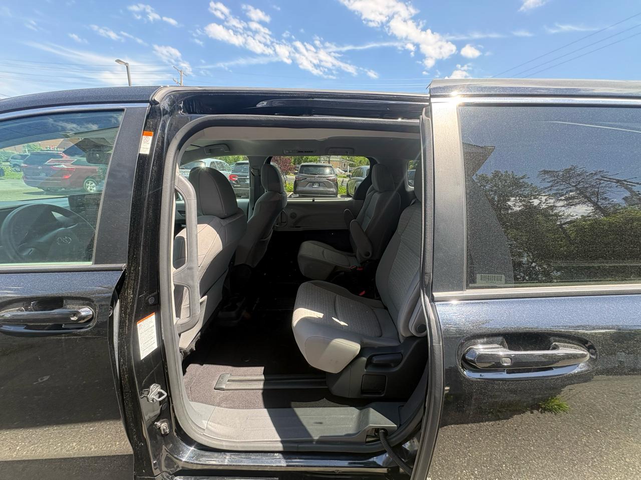 Toyota Sienna LE FWD 8-Passenger (Natl) 2024