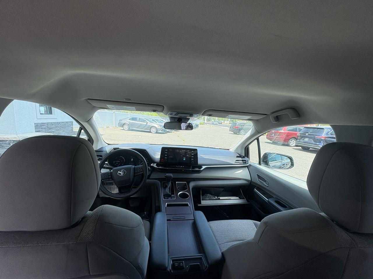 Toyota Sienna LE FWD 8-Passenger (Natl) 2024