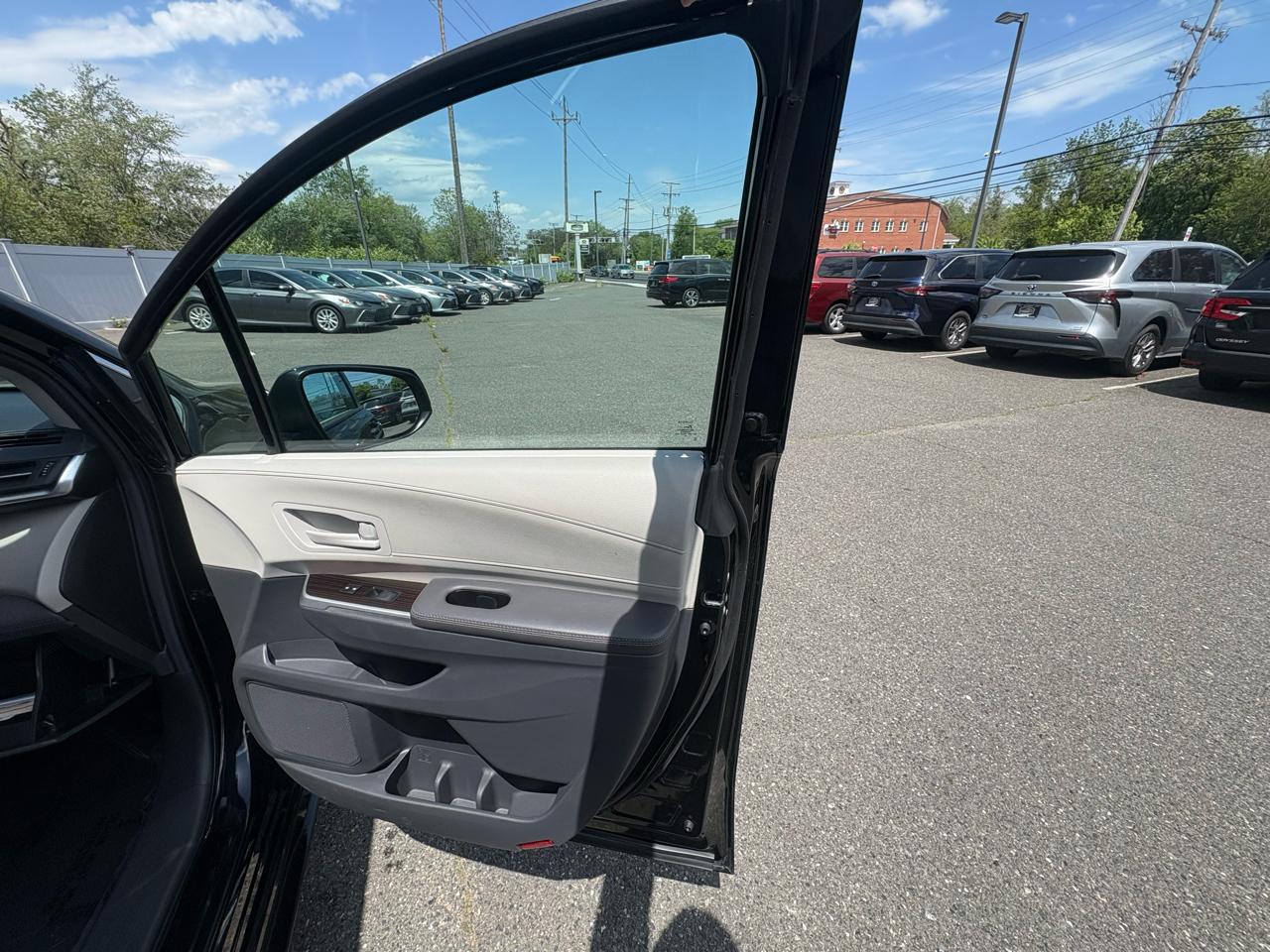 Toyota Sienna LE FWD 8-Passenger (Natl) 2024