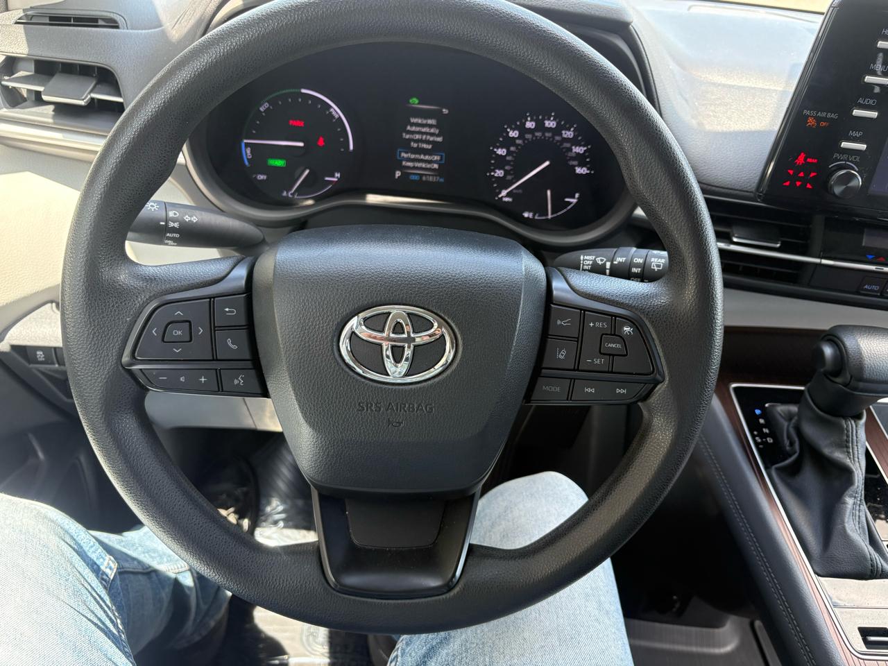 Toyota Sienna LE FWD 8-Passenger (Natl) 2024