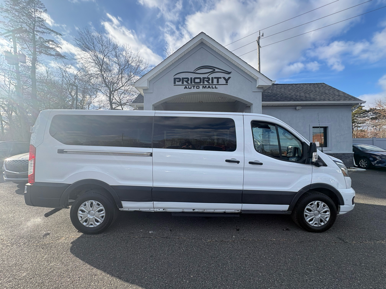 Ford Transit Passenger Wagon T-350 148" Low Roof XLT RWD 2023