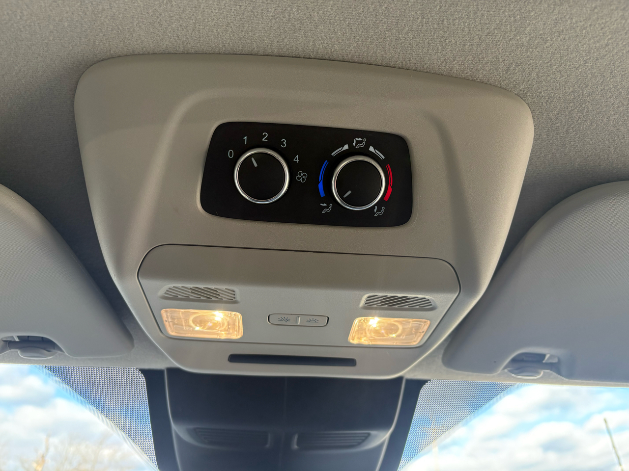 Ford Transit Passenger Wagon T-350 148" Low Roof XLT RWD 2023