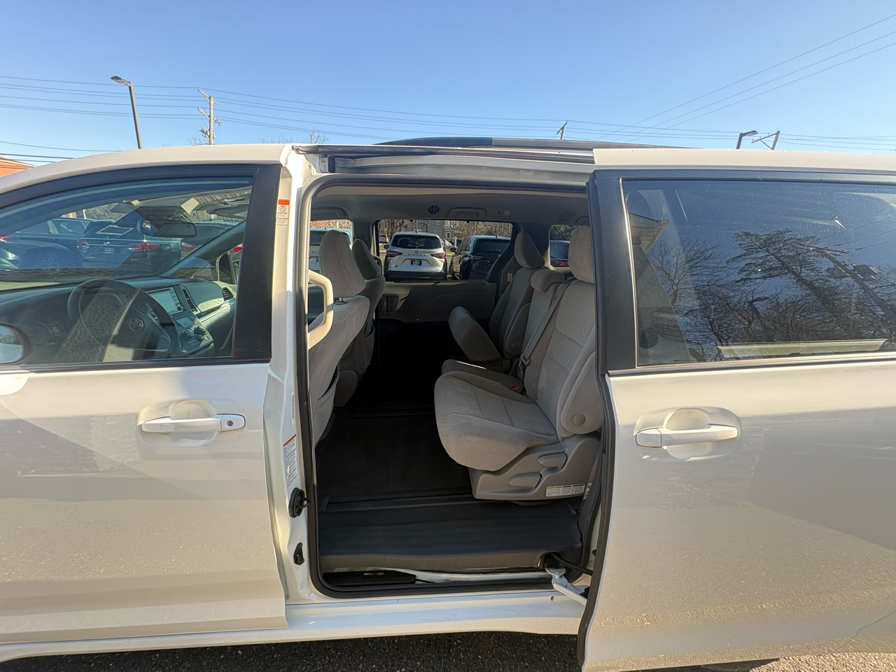 Toyota Sienna LE FWD 8-Passenger (Natl) 2019
