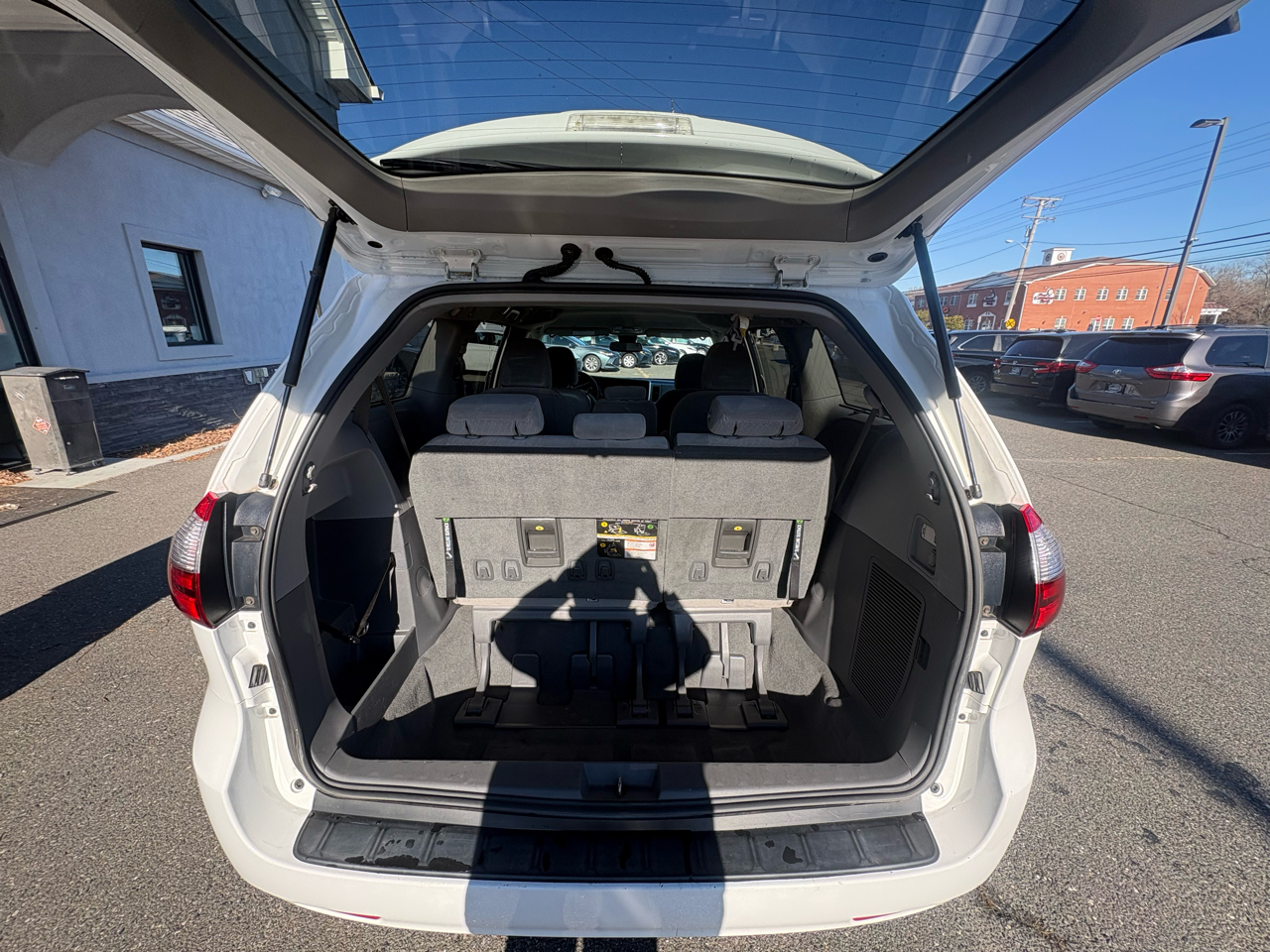 Toyota Sienna LE FWD 8-Passenger (Natl) 2019