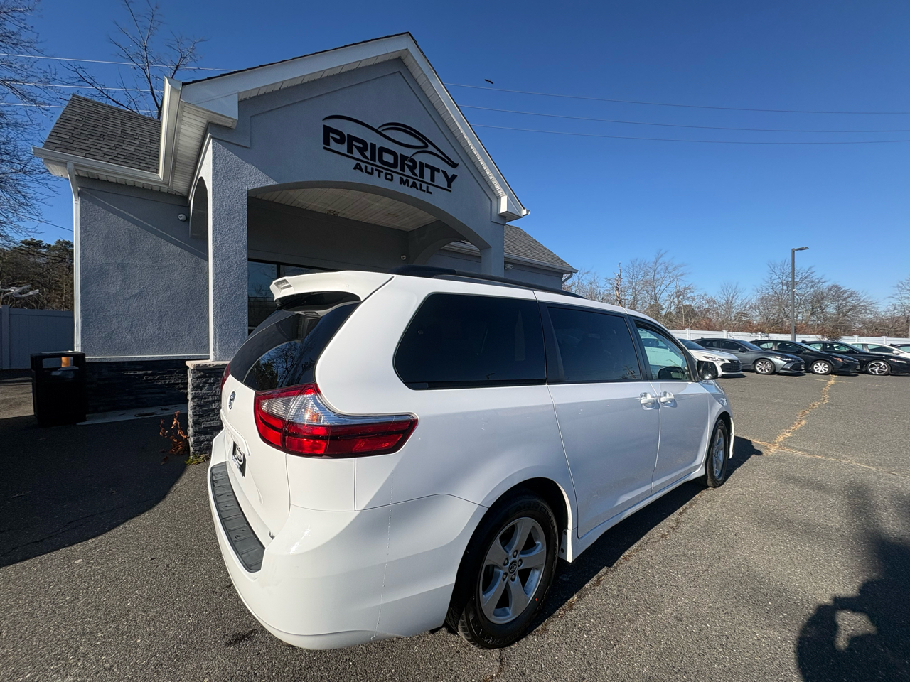 Toyota Sienna LE FWD 8-Passenger (Natl) 2019