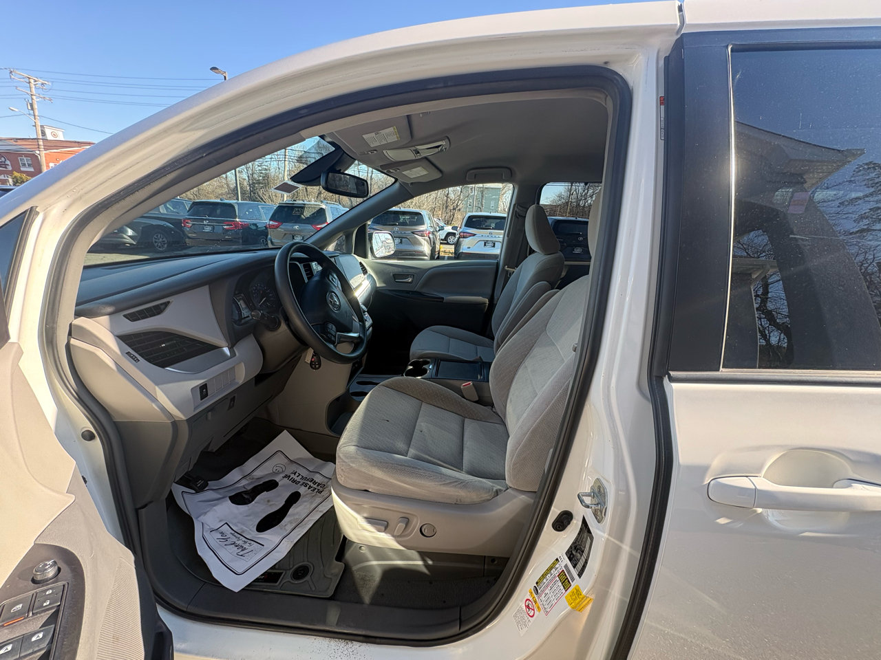 Toyota Sienna LE FWD 8-Passenger (Natl) 2019