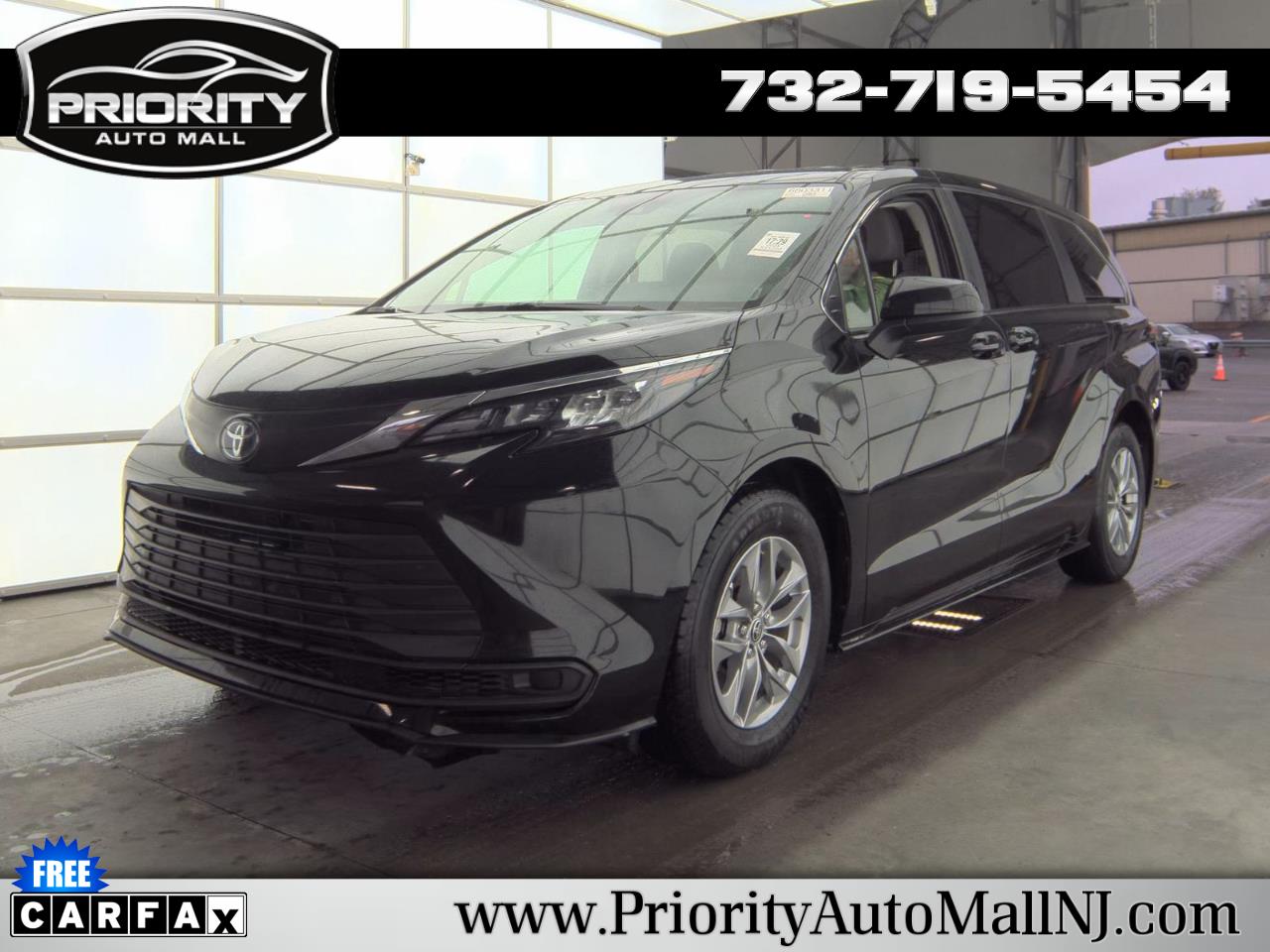 Toyota Sienna LE FWD 8-Passenger (Natl) 2024