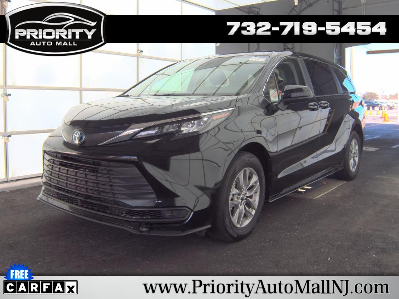 Toyota Sienna LE FWD 8-Passenger (Natl) 2024