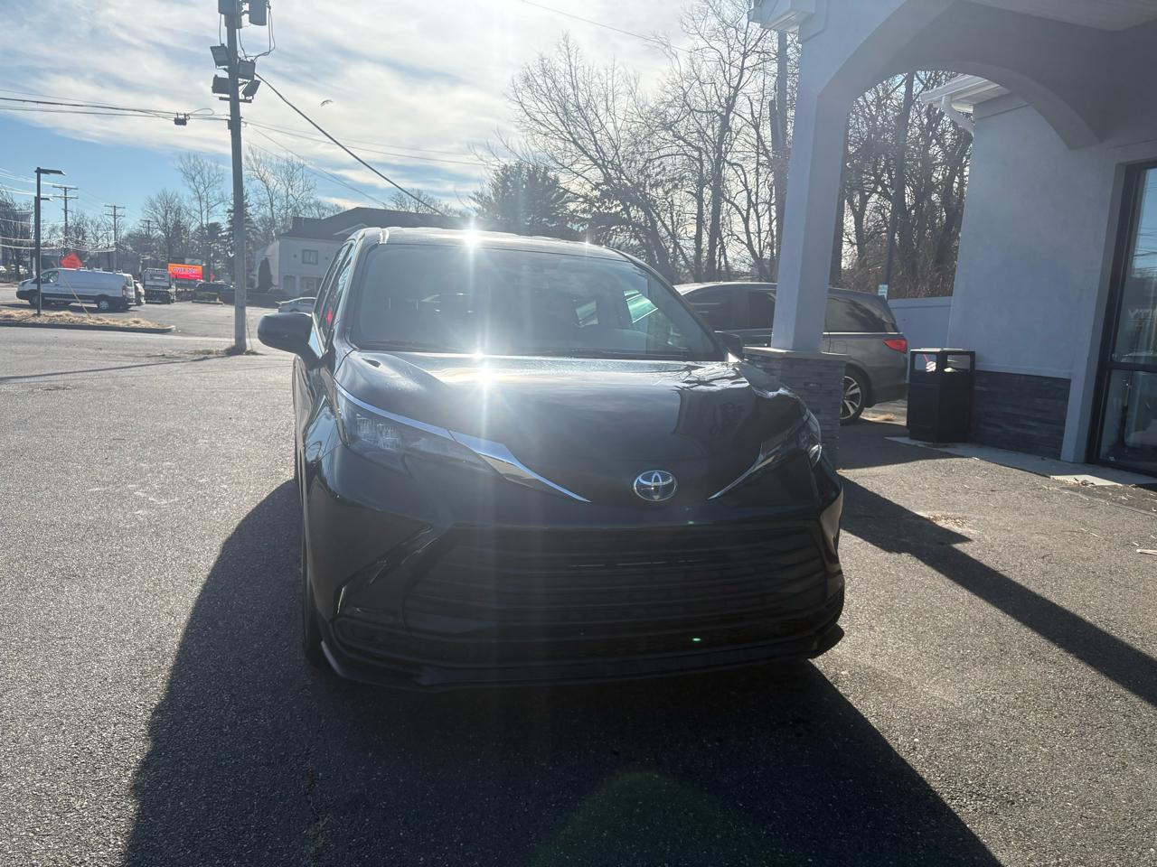 Toyota Sienna LE FWD 8-Passenger (Natl) 2024