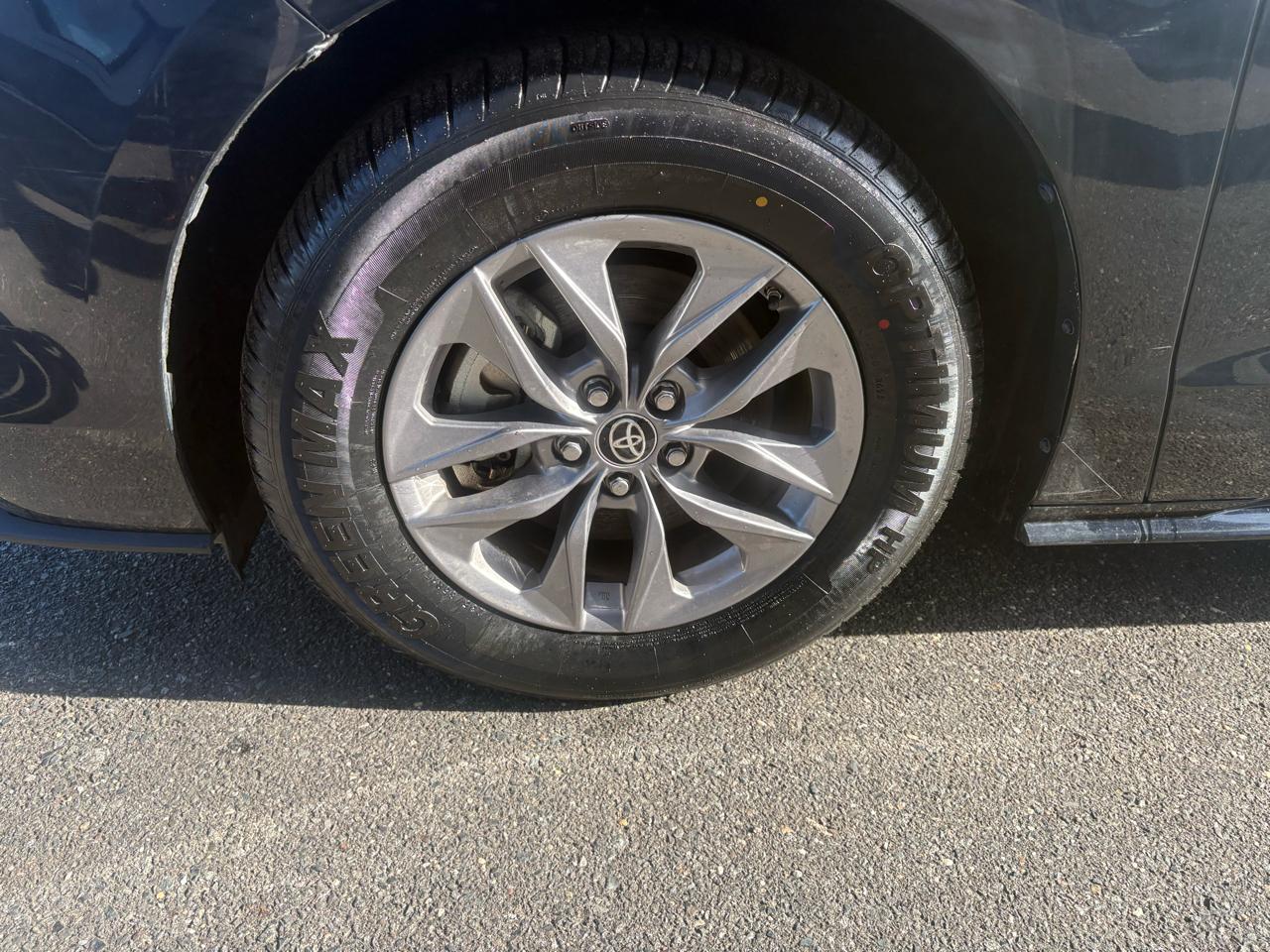 Toyota Sienna LE FWD 8-Passenger (Natl) 2024