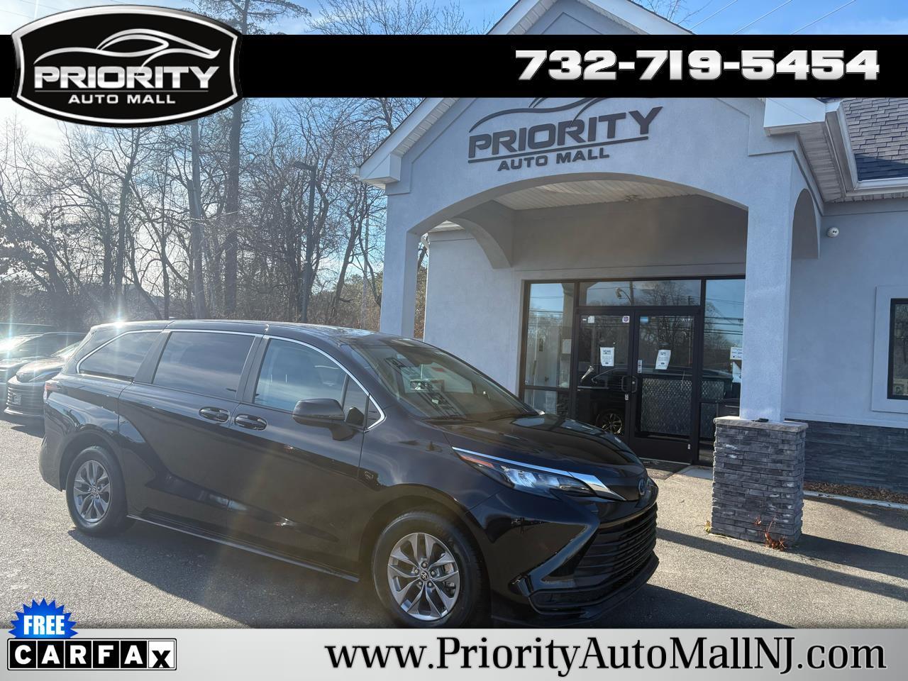 Toyota Sienna LE FWD 8-Passenger (Natl) 2024