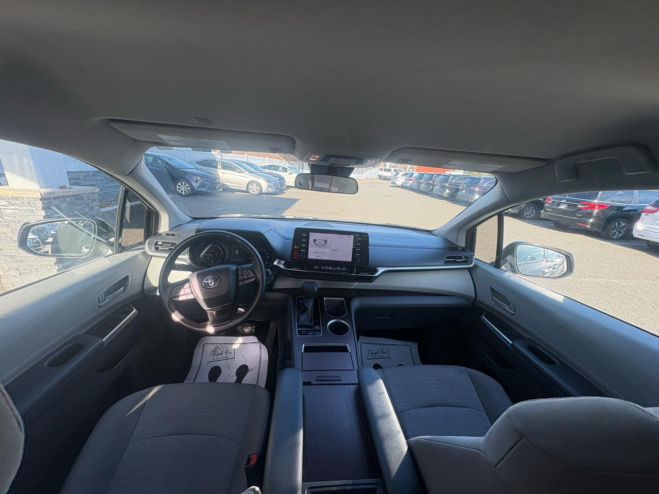 Toyota Sienna LE FWD 8-Passenger (Natl) 2024