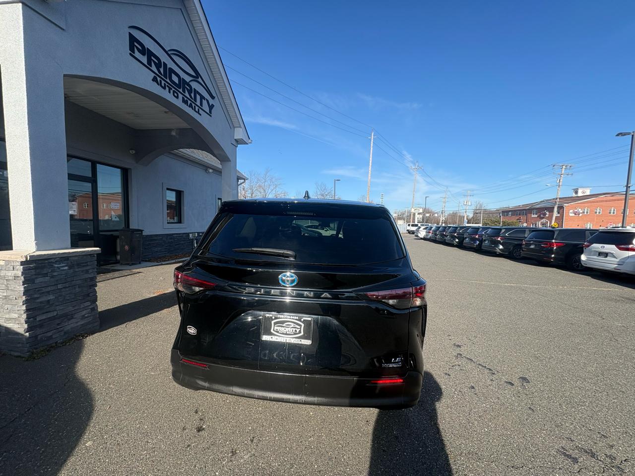 Toyota Sienna LE FWD 8-Passenger (Natl) 2024