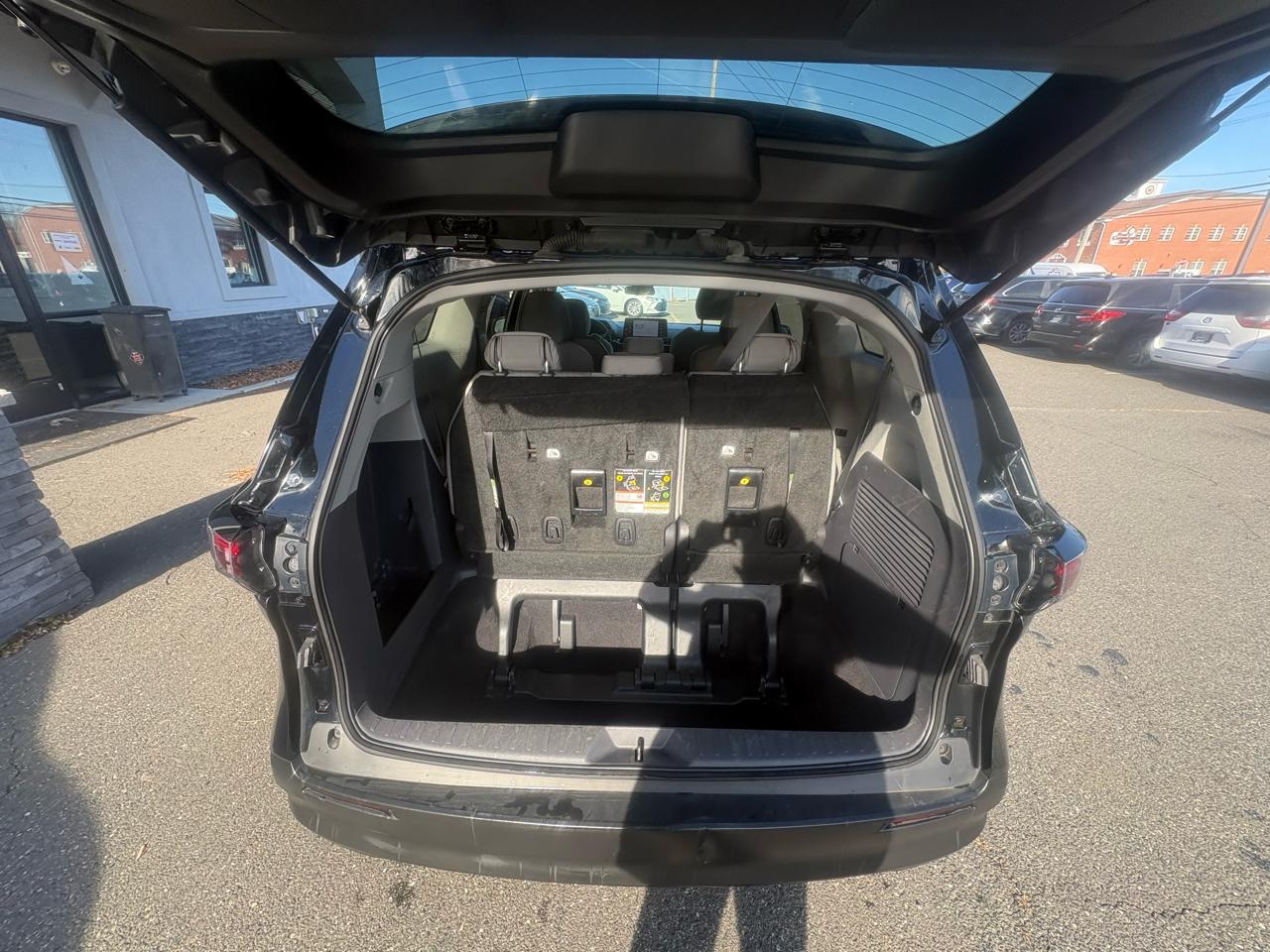 Toyota Sienna LE FWD 8-Passenger (Natl) 2024