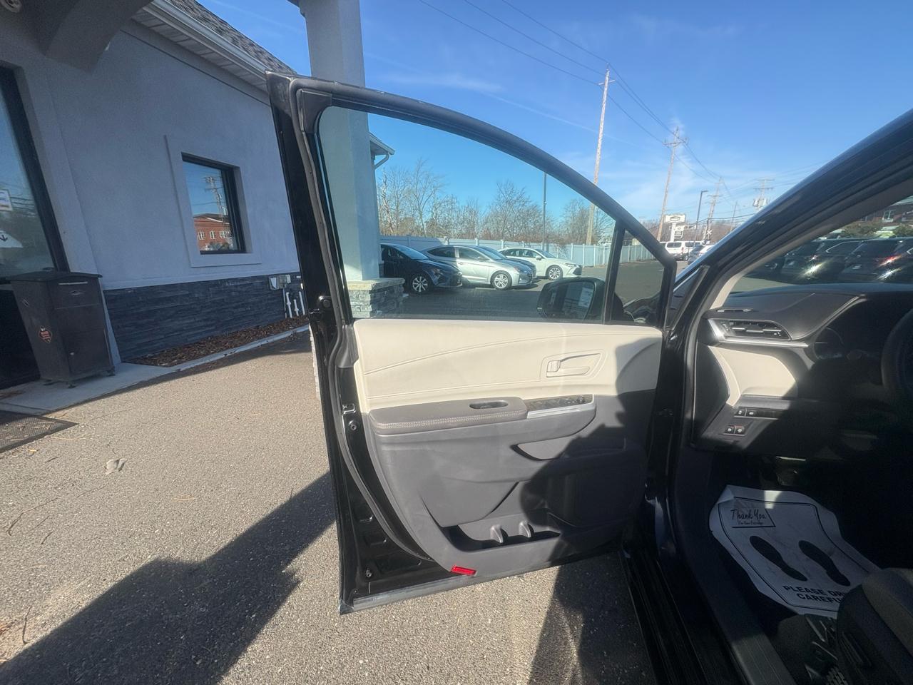 Toyota Sienna LE FWD 8-Passenger (Natl) 2024