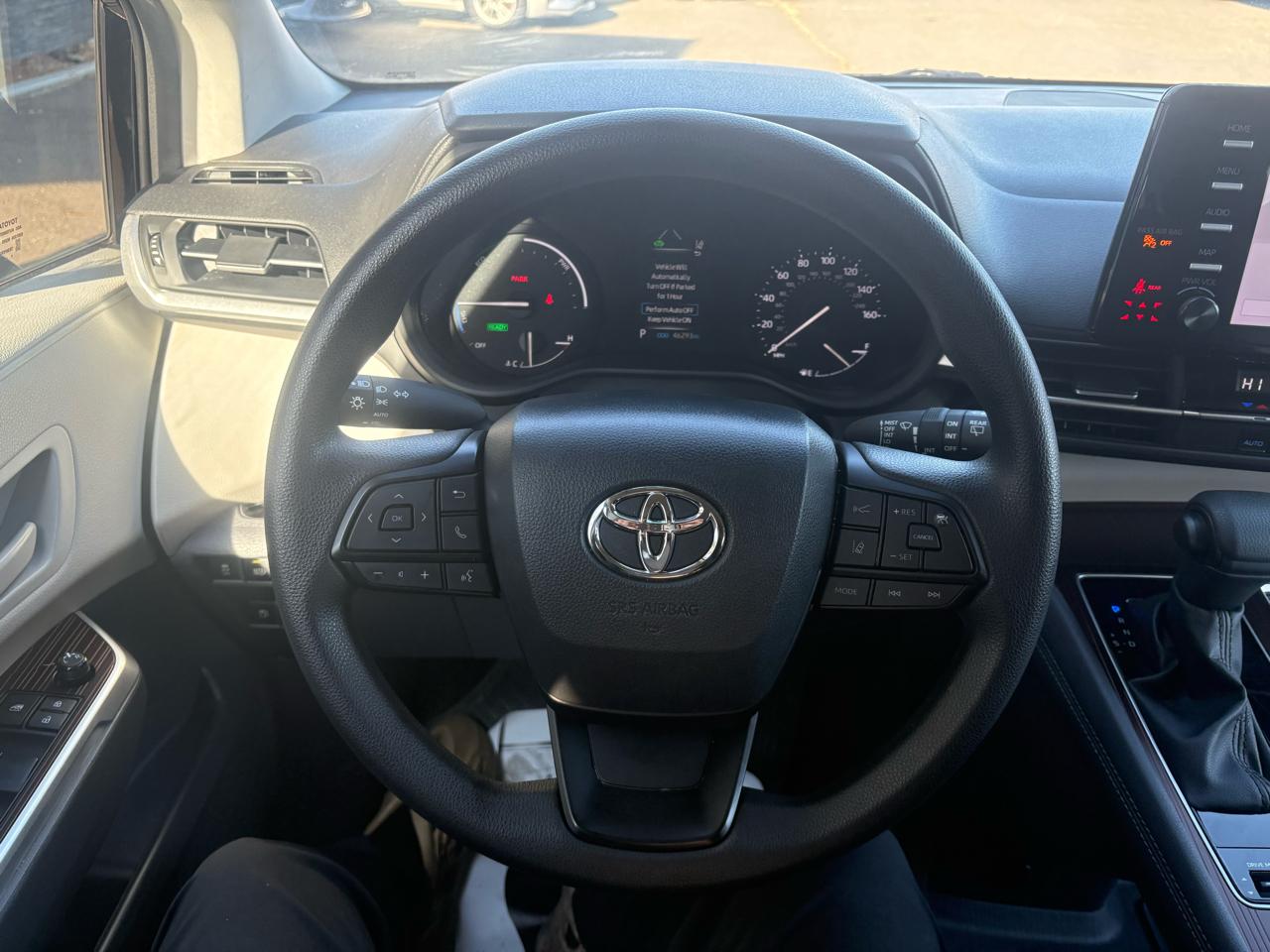 Toyota Sienna LE FWD 8-Passenger (Natl) 2024