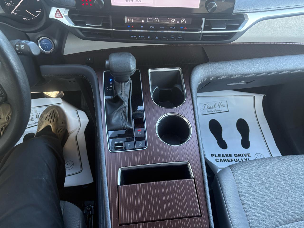 Toyota Sienna LE FWD 8-Passenger (Natl) 2024