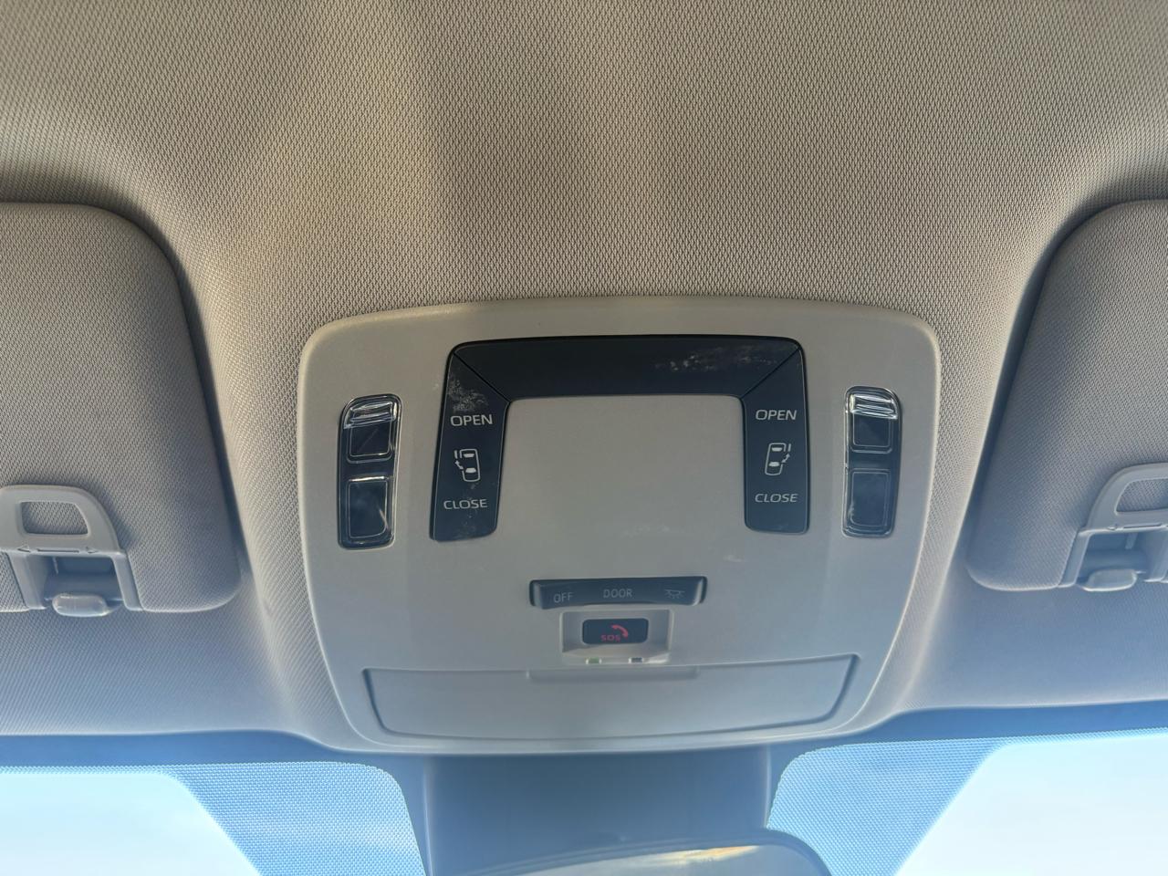 Toyota Sienna LE FWD 8-Passenger (Natl) 2024