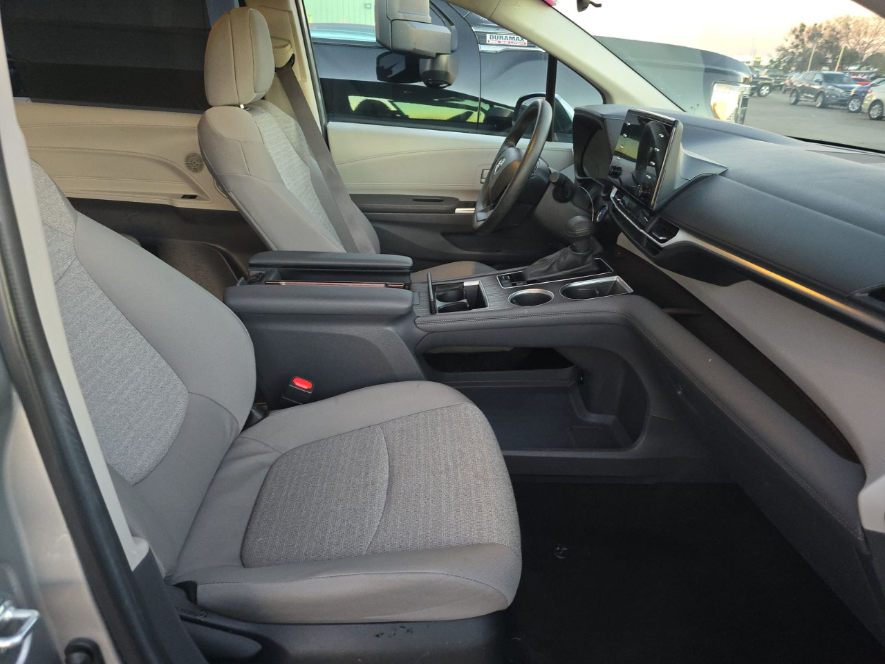 Toyota Sienna LE FWD 8-Passenger (Natl) 2024