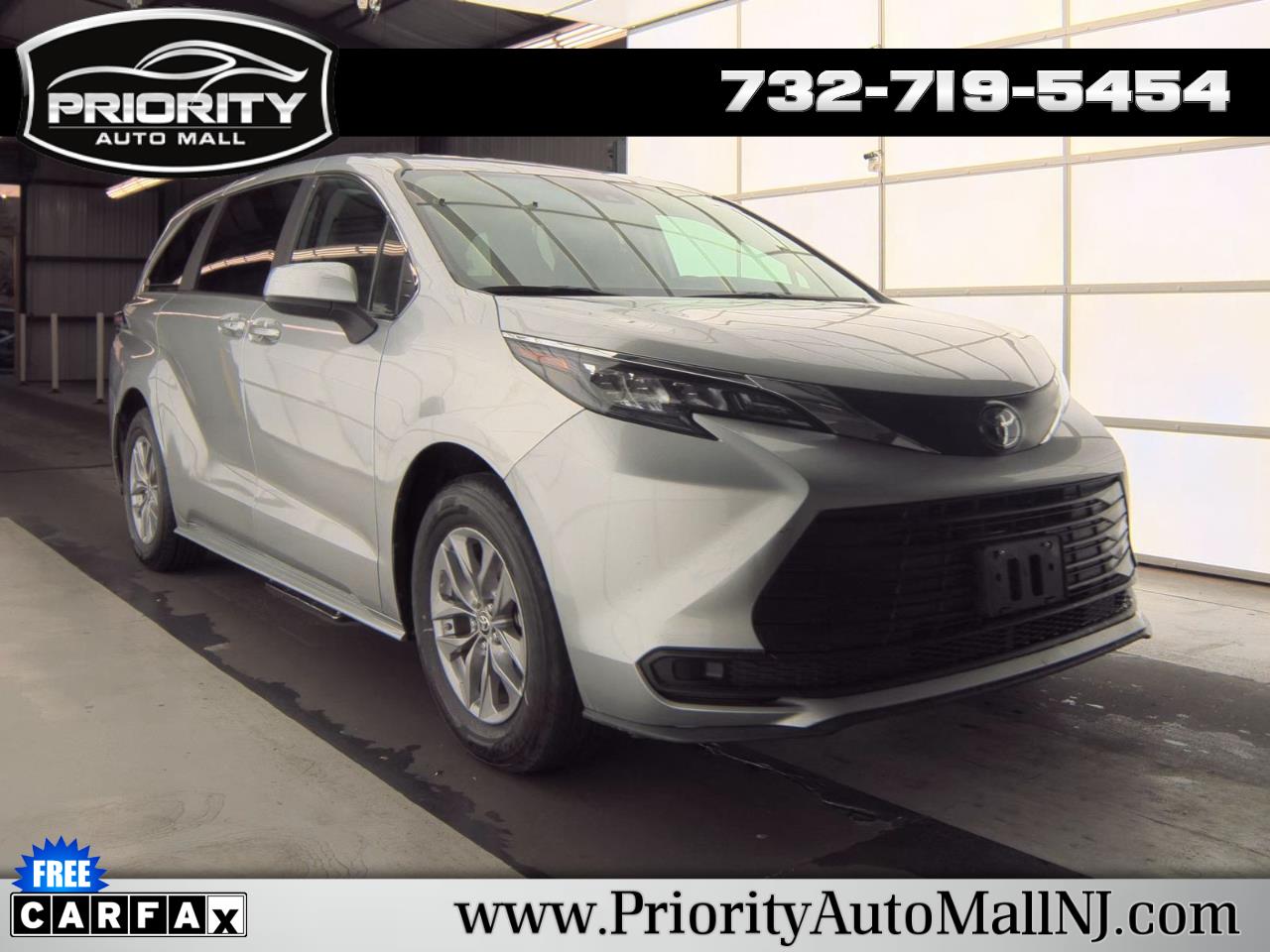 Toyota Sienna LE FWD 8-Passenger (Natl) 2024