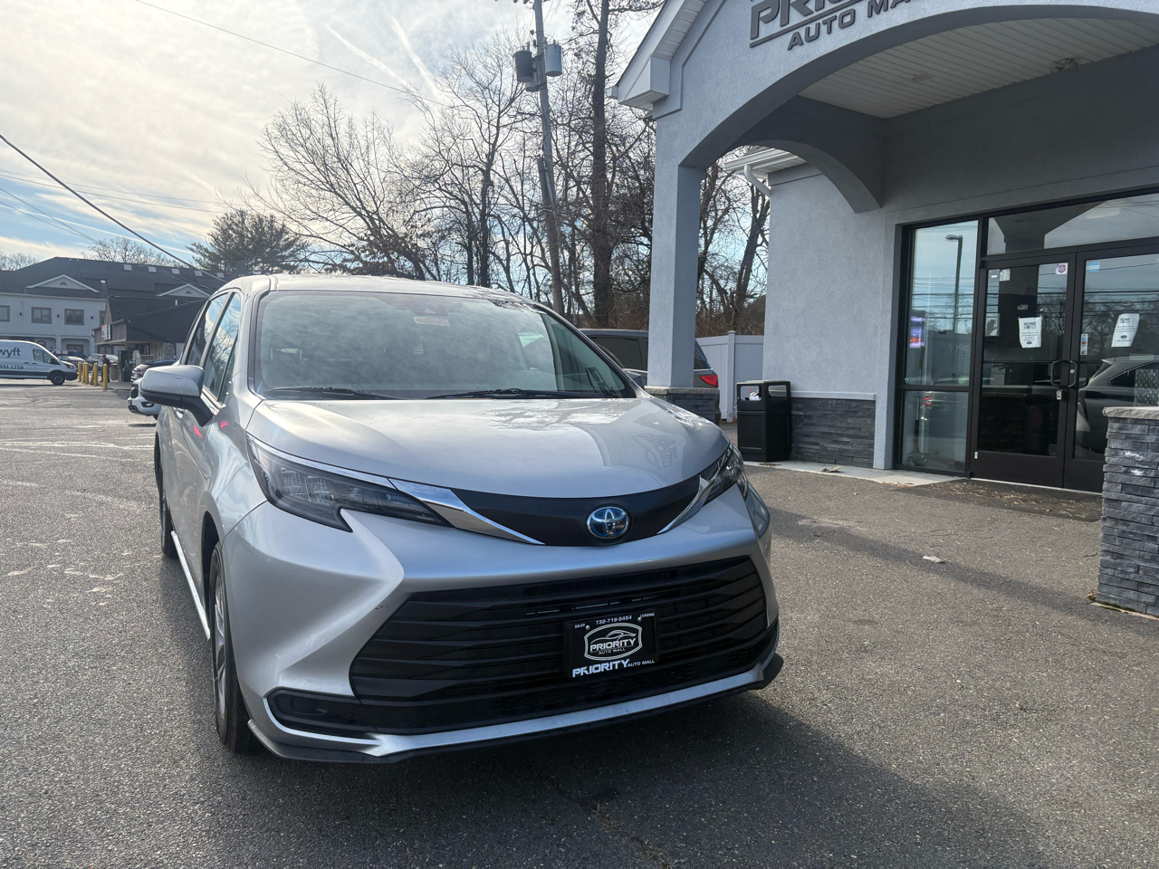 Toyota Sienna LE FWD 8-Passenger (Natl) 2024
