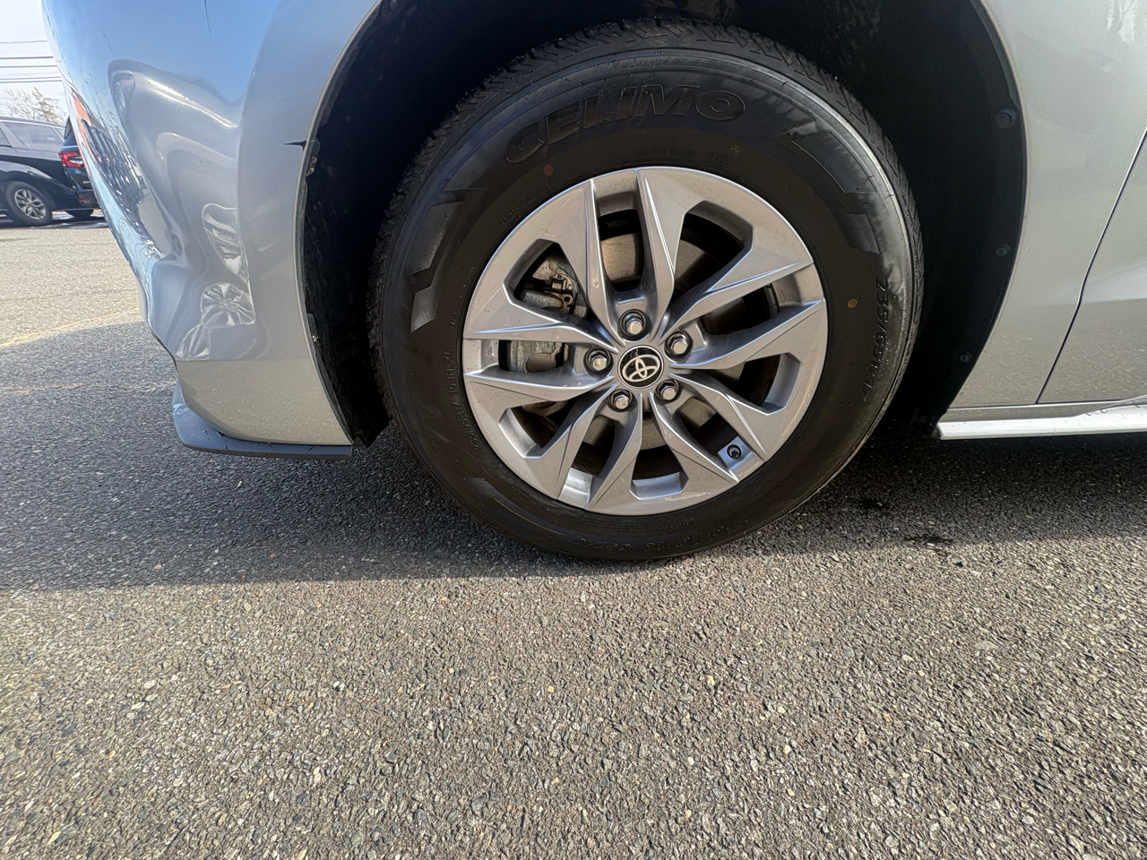 Toyota Sienna LE FWD 8-Passenger (Natl) 2024